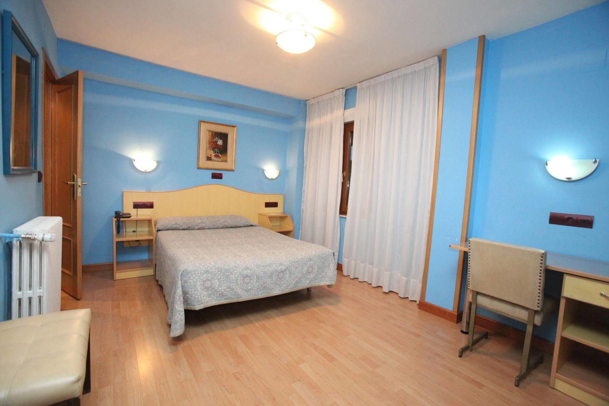 Hostal Don Suero Леон Екстериор снимка