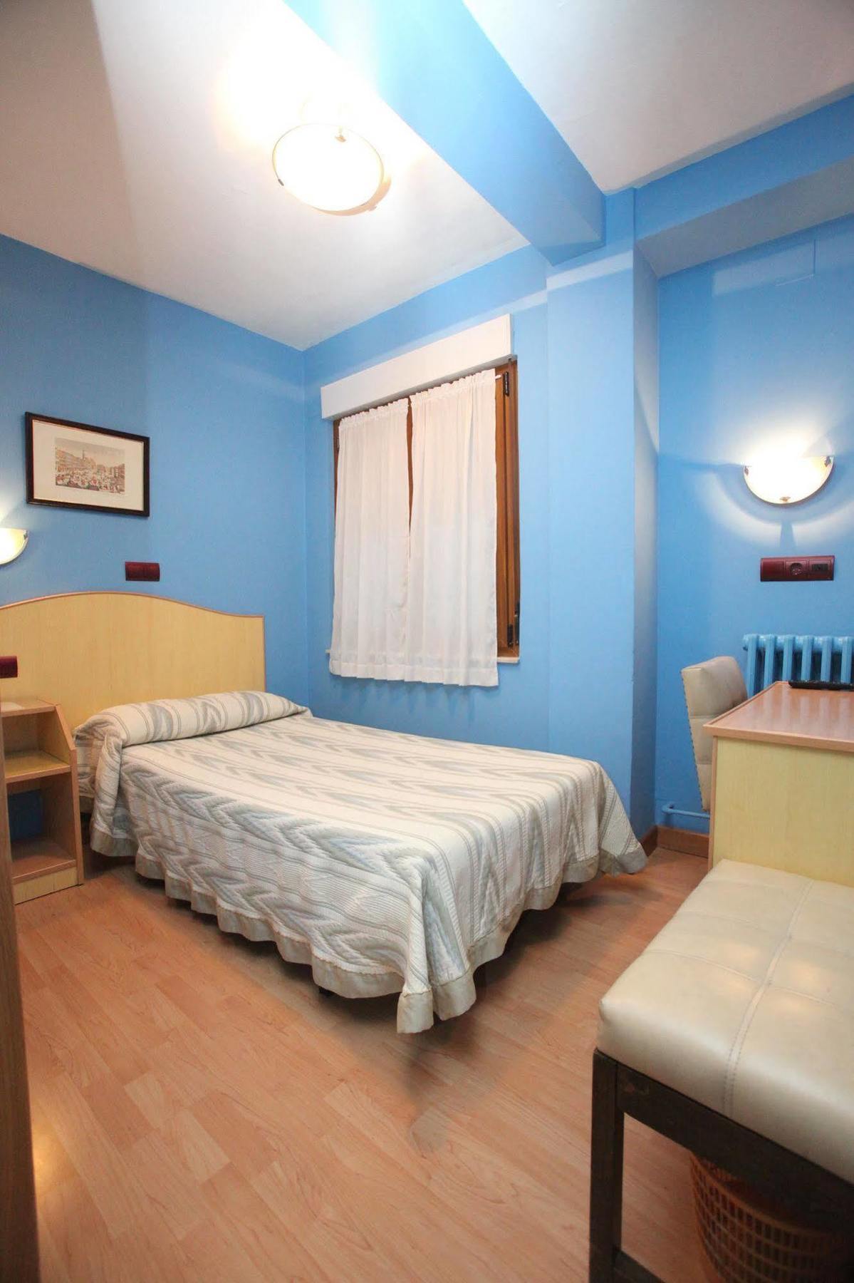 Hostal Don Suero Леон Екстериор снимка